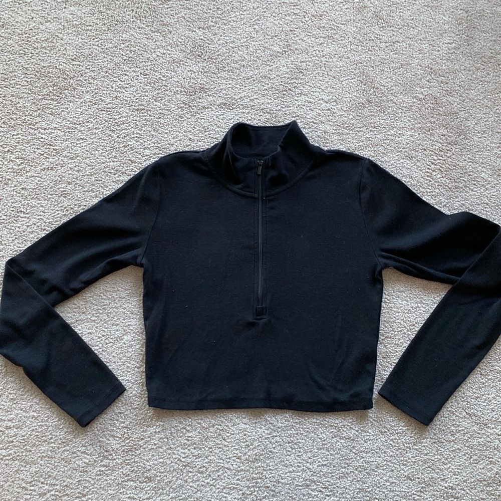 Sunday best black zip up top. Size medium in excellent condition
